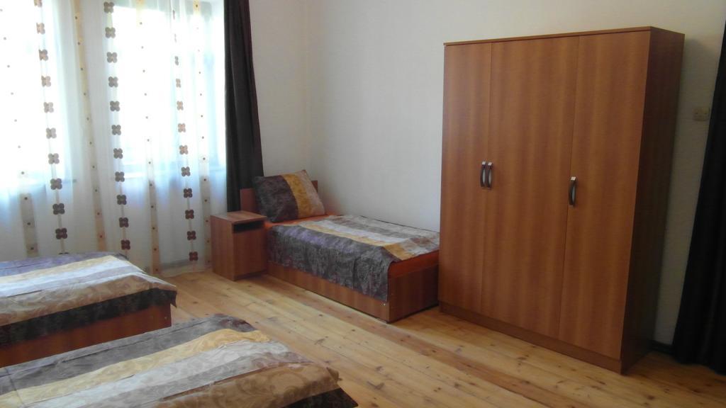 Gvirilas Sakhli Guest House Khashuri Pokój zdjęcie