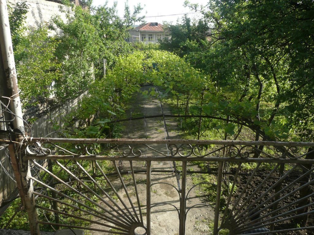 Gvirilas Sakhli Guest House Khashuri Zewnętrze zdjęcie